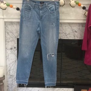 NYDJ Distressed Jeans! Sz. 10